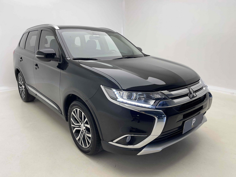 Foto do veículo MITSUBISHI OUTLANDER 2.0 COMFORT 16V GASOLINA 4P AUTOMÁTICO 2018 29.418 KM 118.900,00