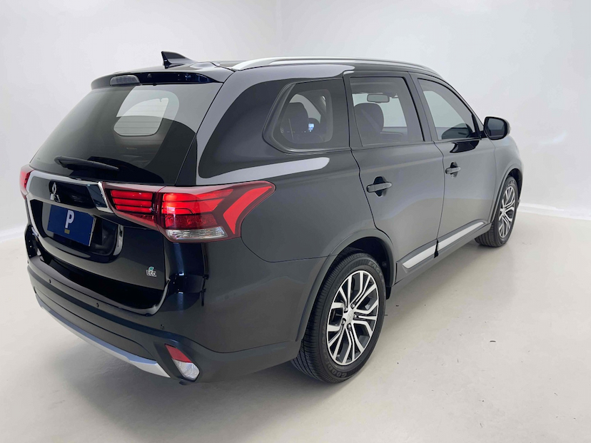 Foto do veículo MITSUBISHI OUTLANDER 2.0 COMFORT 16V GASOLINA 4P AUTOMÁTICO 2018 29.418 KM 118.900,00