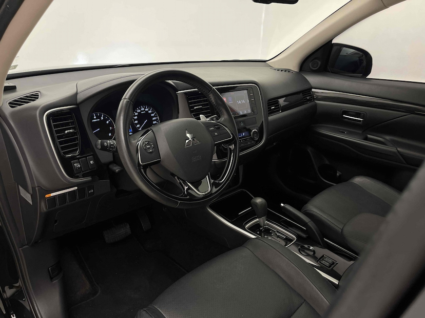 Foto do veículo MITSUBISHI OUTLANDER 2.0 COMFORT 16V GASOLINA 4P AUTOMÁTICO 2018 29.418 KM 118.900,00