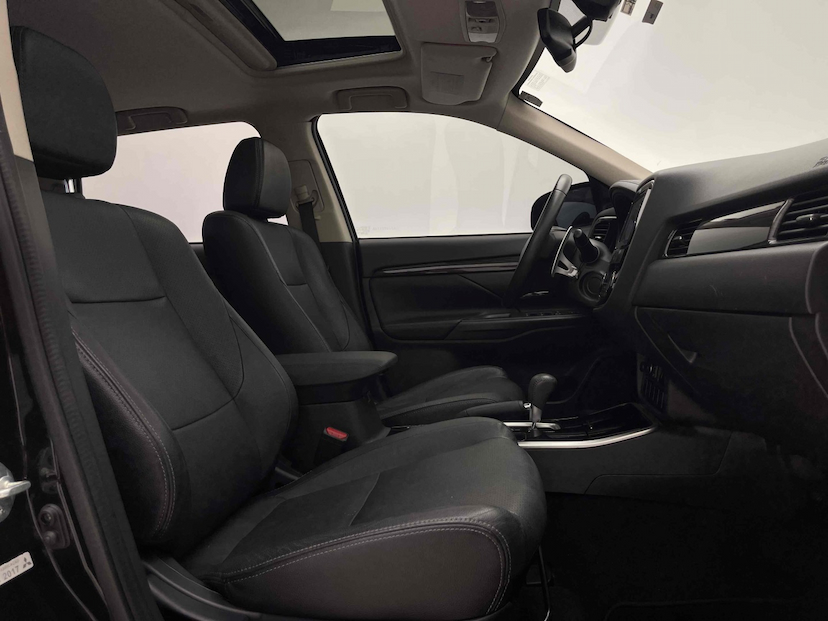 Foto do veículo MITSUBISHI OUTLANDER 2.0 COMFORT 16V GASOLINA 4P AUTOMÁTICO 2018 29.418 KM 118.900,00