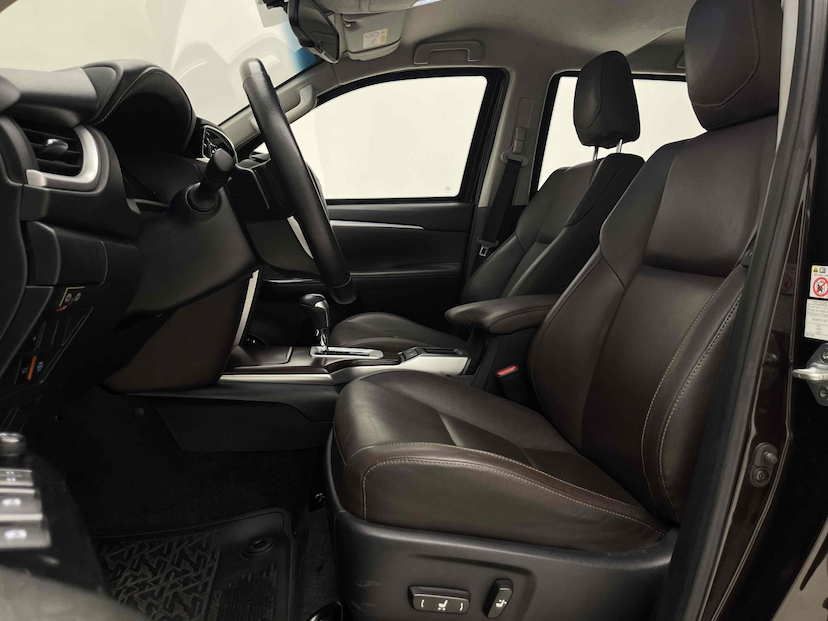 Foto do veículo TOYOTA HILUX SW4 4.0 SRX 4X4 7 LUGARES V6 24V GASOLINA 4P AUTOMÁTICO 2016 88.937 KM 201.900,00