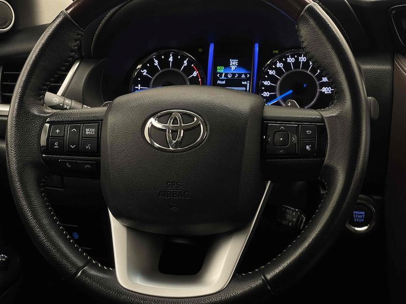 Foto do veículo TOYOTA HILUX SW4 4.0 SRX 4X4 7 LUGARES V6 24V GASOLINA 4P AUTOMÁTICO 2016 88.937 KM 201.900,00