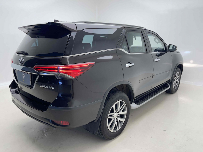 Foto do veículo TOYOTA HILUX SW4 4.0 SRX 4X4 7 LUGARES V6 24V GASOLINA 4P AUTOMÁTICO 2016 88.937 KM 201.900,00