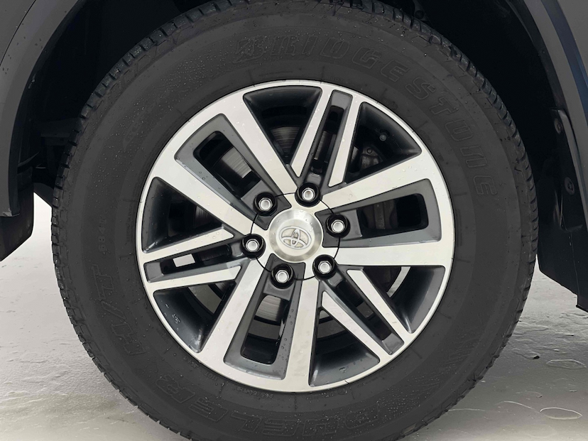 Foto do veículo TOYOTA HILUX SW4 4.0 SRX 4X4 7 LUGARES V6 24V GASOLINA 4P AUTOMÁTICO 2016 88.937 KM 201.900,00