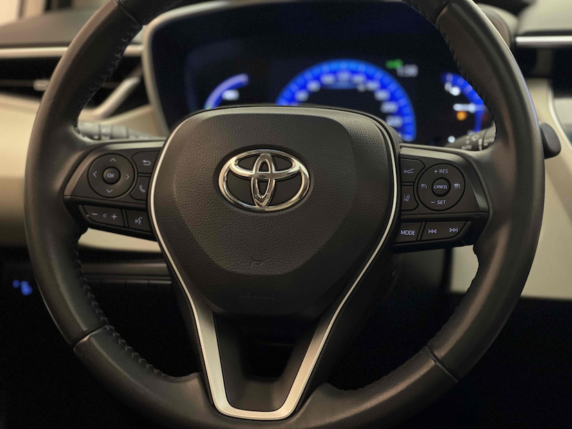 Foto do veículo TOYOTA COROLLA 1.8 VVT-I HYBRID FLEX ALTIS PREMIUM CVT 2022 48.049 KM 147.900,00