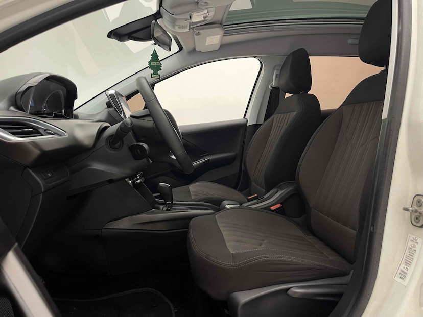 Foto do veículo PEUGEOT 2008 1.6 16V FLEX GRIFFE 4P AUTOMÁTICO 2018 51.825 KM 69.900,00