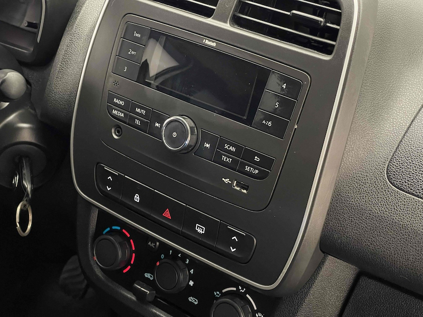Foto do veículo RENAULT KWID 1.0 12V SCE FLEX ZEN MANUAL 2021 39.587 KM 44.900,00