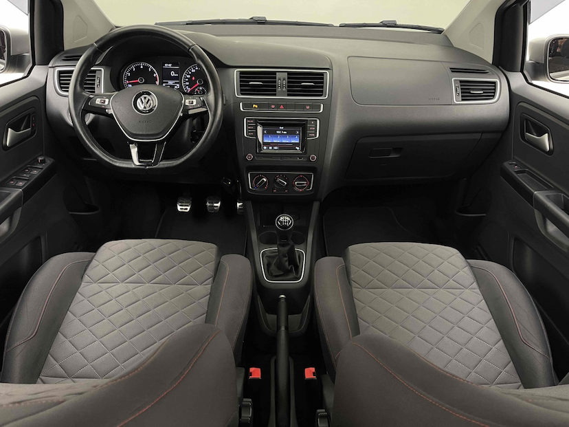 Foto do veículo VOLKSWAGEN FOX 1.6 MSI HIGHLINE 16V FLEX 4P MANUAL 2017 43.754 KM 54.900,00