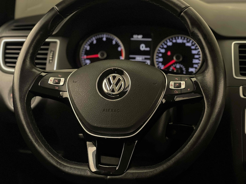 Foto do veículo VOLKSWAGEN FOX 1.6 MSI HIGHLINE 16V FLEX 4P MANUAL 2017 43.754 KM 54.900,00