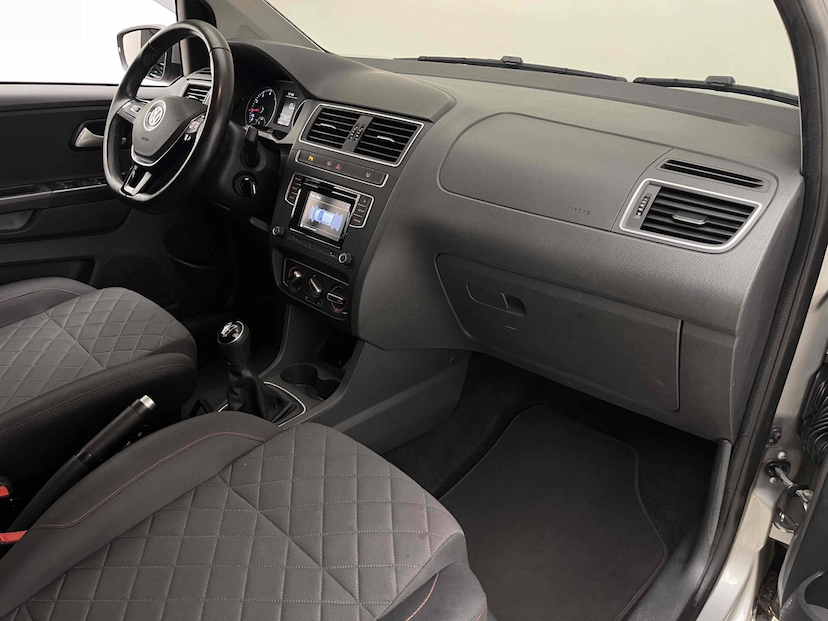 Foto do veículo VOLKSWAGEN FOX 1.6 MSI HIGHLINE 16V FLEX 4P MANUAL 2017 43.754 KM 54.900,00