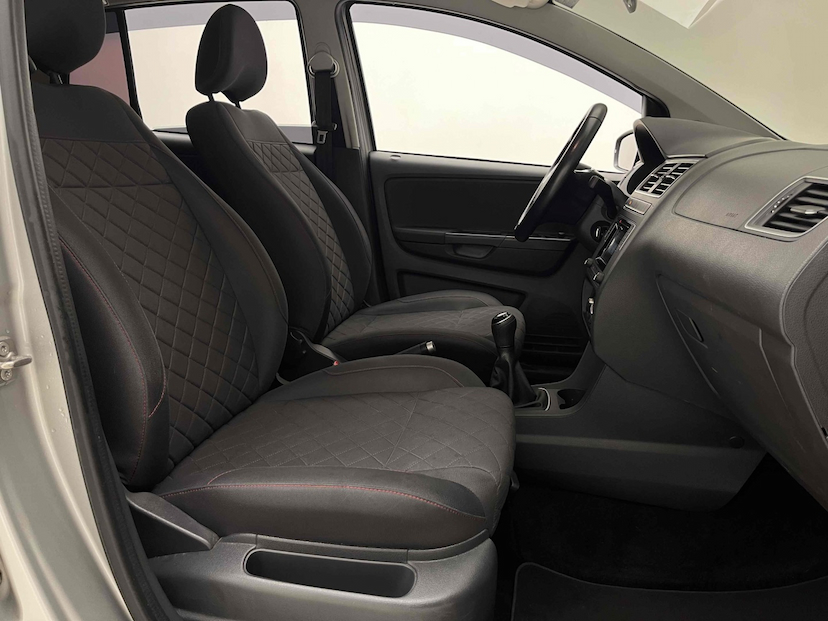 Foto do veículo VOLKSWAGEN FOX 1.6 MSI HIGHLINE 16V FLEX 4P MANUAL 2017 43.754 KM 54.900,00