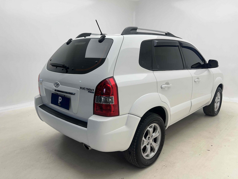 Foto do veículo HYUNDAI TUCSON 2.0 MPFI GLS 16V 143CV 2WD FLEX 4P AUTOMÁTICO 2016 101.723 KM 57.900,00
