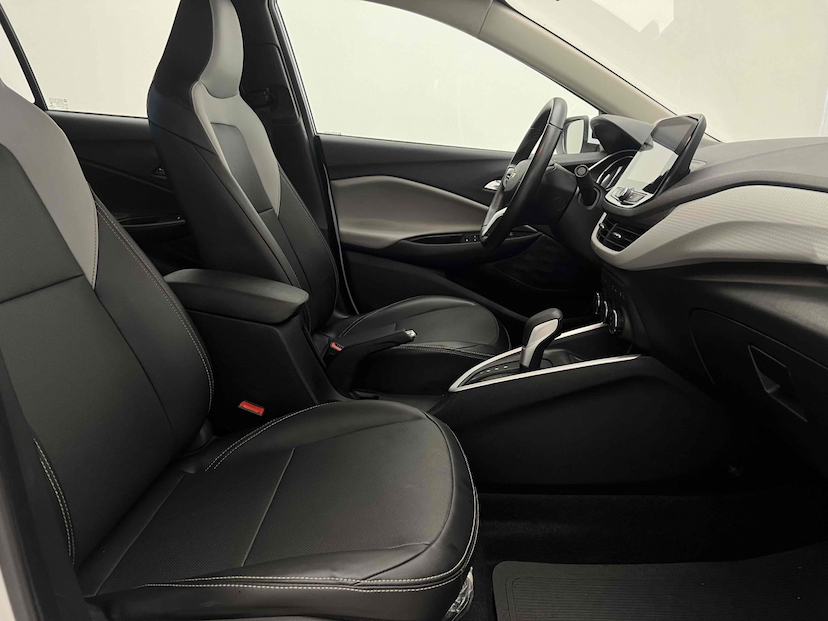 Foto do veículo CHEVROLET ONIX 1.0 TURBO FLEX PREMIER AUTOMÁTICO 2023 21.702 KM 92.900,00