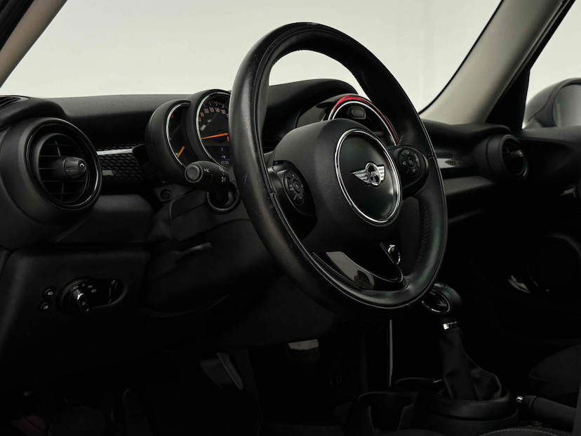 Foto do veículo MINI COOPER 2.0 S EXCLUSIVE 16V TURBO GASOLINA 4P AUTOMÁTICO 2017 61.105 KM 112.900,00