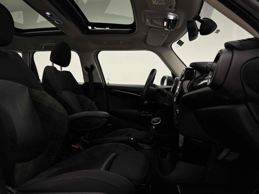Foto do veículo MINI COOPER 2.0 S EXCLUSIVE 16V TURBO GASOLINA 4P AUTOMÁTICO 2017 61.105 KM 112.900,00