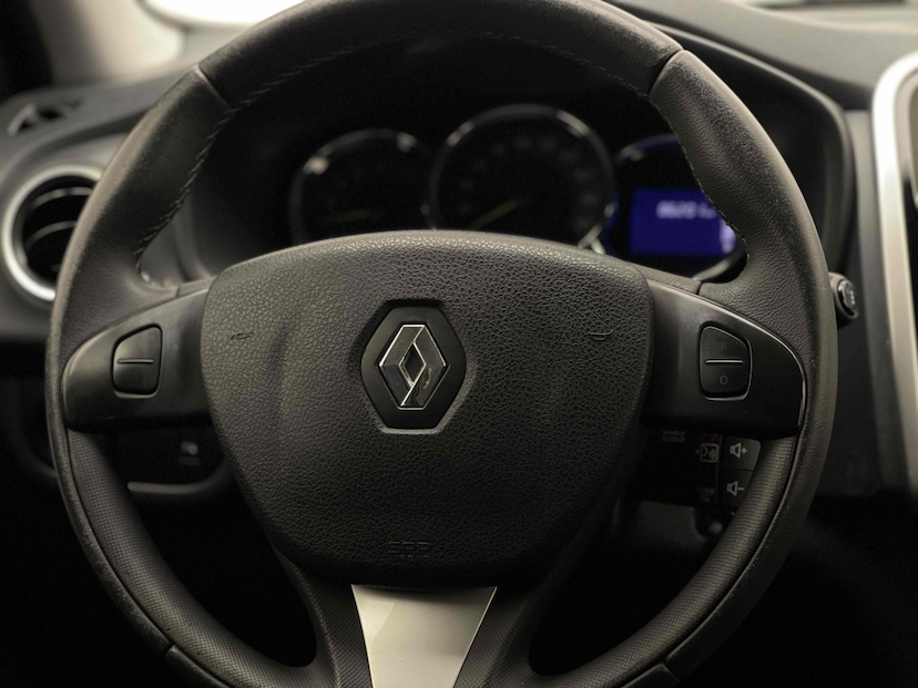 Foto do veículo RENAULT SANDERO 1.6 DYNAMIQUE 8V FLEX 4P MANUAL 2016 86.201 KM 41.900,00