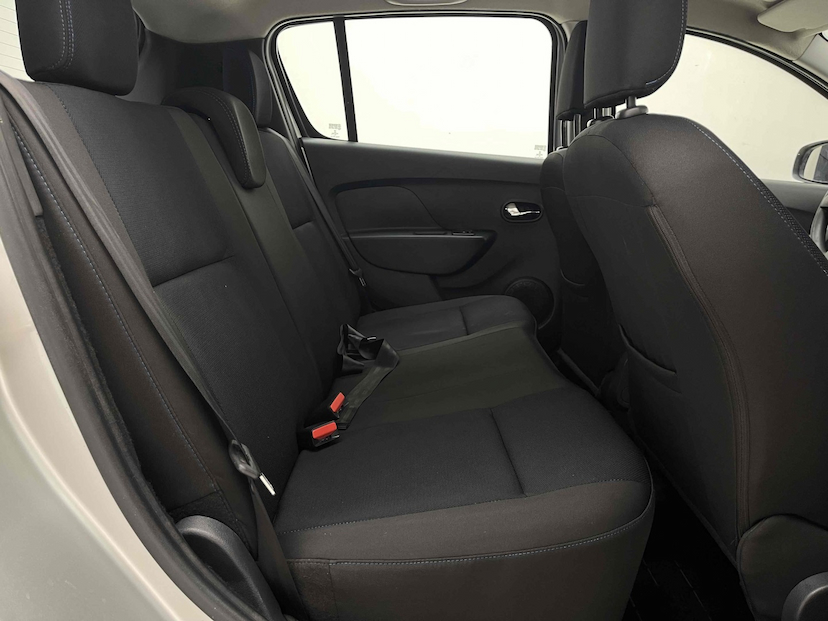 Foto do veículo RENAULT SANDERO 1.6 DYNAMIQUE 8V FLEX 4P MANUAL 2016 86.201 KM 41.900,00