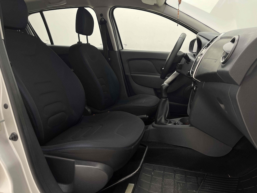 Foto do veículo RENAULT SANDERO 1.6 DYNAMIQUE 8V FLEX 4P MANUAL 2016 86.201 KM 41.900,00