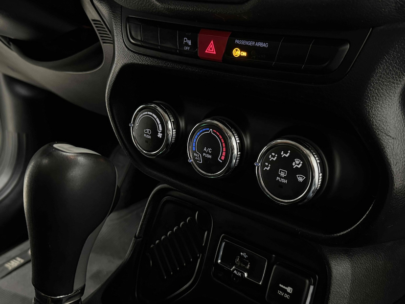 Foto do veículo JEEP RENEGADE 1.8 16V FLEX SPORT 4P AUTOMÁTICO 2016 72.143 KM 65.900,00