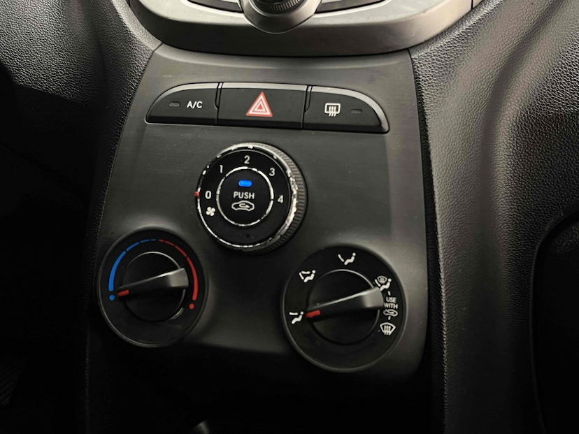 Foto do veículo HYUNDAI HB20 1.0 COMFORT 12V FLEX 4P MANUAL 2014 76.211 KM 39.900,00