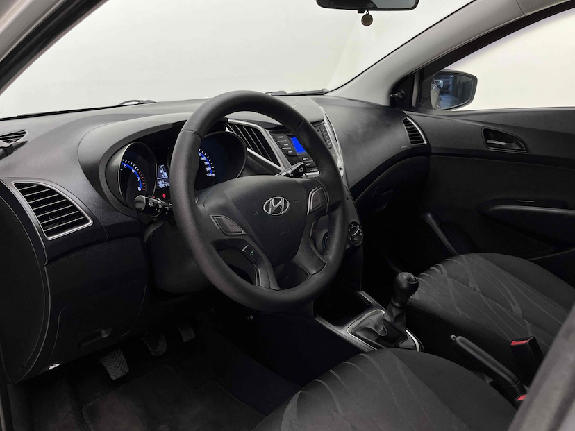 Foto do veículo HYUNDAI HB20 1.0 COMFORT 12V FLEX 4P MANUAL 2014 76.211 KM 39.900,00