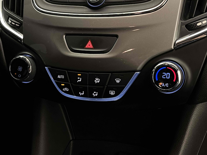 Foto do veículo CHEVROLET CRUZE 1.4 TURBO LT 16V FLEX 4P AUTOMÁTICO 2020 22.263 KM 97.900,00