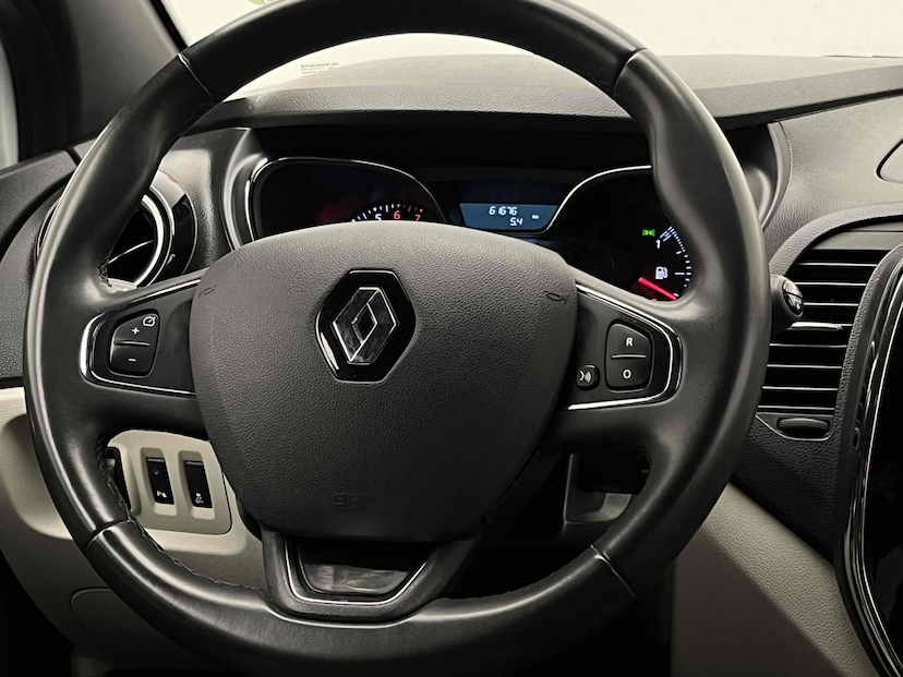 Foto do veículo RENAULT CAPTUR 1.6 16V SCE FLEX INTENSE X-TRONIC 2020 64.837 KM 80.900,00