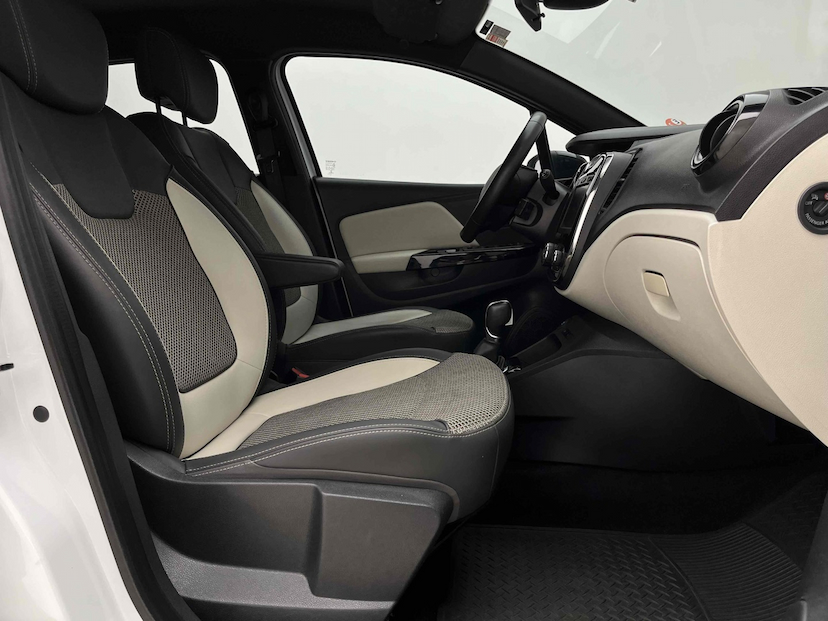 Foto do veículo RENAULT CAPTUR 1.6 16V SCE FLEX INTENSE X-TRONIC 2020 64.837 KM 80.900,00