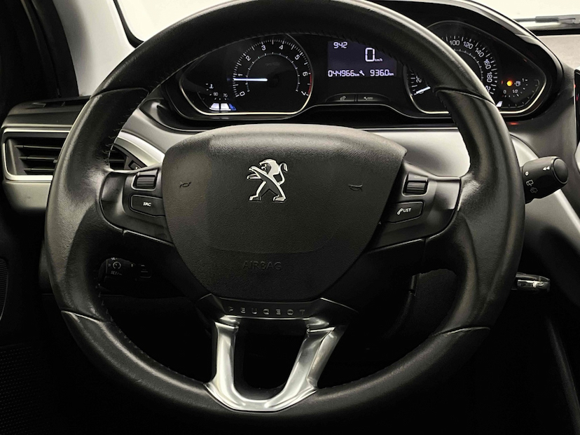 Foto do veículo PEUGEOT 208 1.6 GRIFFE 16V FLEX 4P MANUAL 2015 44.966 KM 45.900,00