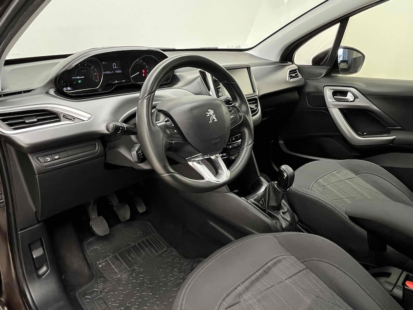 Foto do veículo PEUGEOT 208 1.6 GRIFFE 16V FLEX 4P MANUAL 2015 44.966 KM 45.900,00
