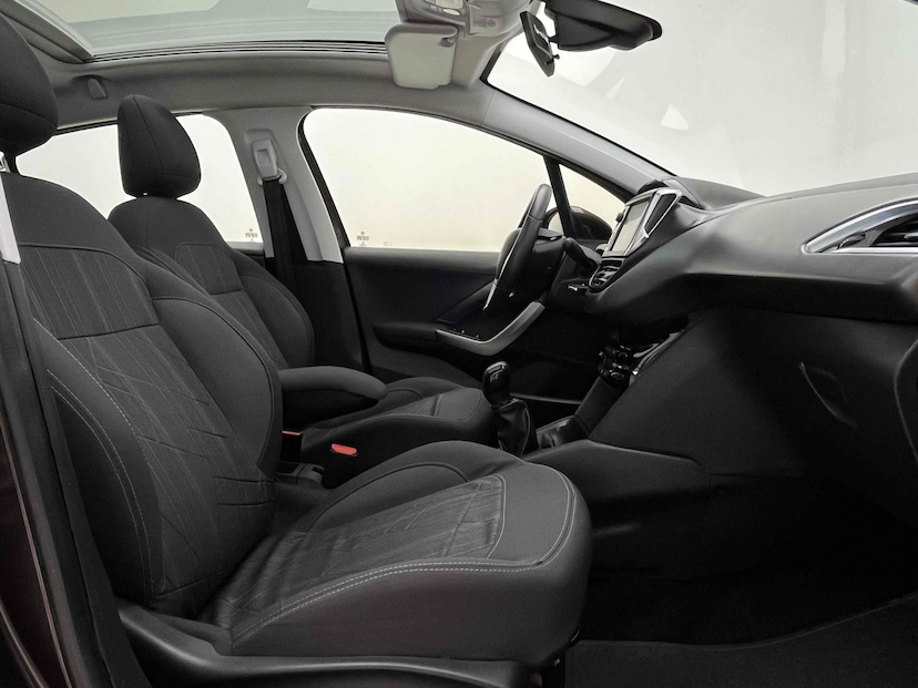 Foto do veículo PEUGEOT 208 1.6 GRIFFE 16V FLEX 4P MANUAL 2015 44.966 KM 45.900,00