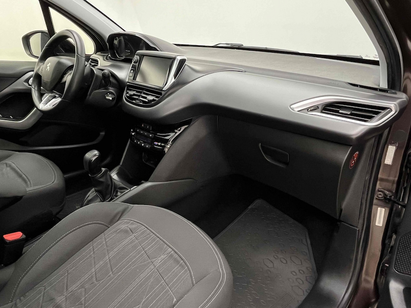Foto do veículo PEUGEOT 208 1.6 GRIFFE 16V FLEX 4P MANUAL 2015 44.966 KM 45.900,00