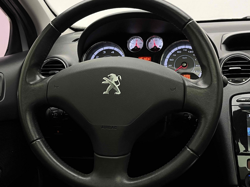 Foto do veículo PEUGEOT 308 1.6 ALLURE THP 16V FLEX 4P AUTOMÁTICO 2017 65.333 KM 57.900,00
