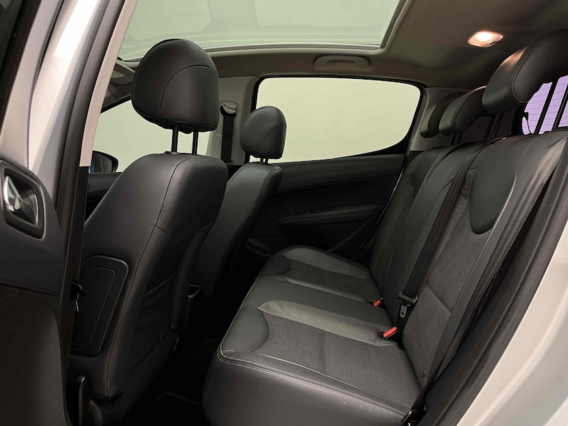 Foto do veículo PEUGEOT 308 1.6 ALLURE THP 16V FLEX 4P AUTOMÁTICO 2017 65.333 KM 57.900,00