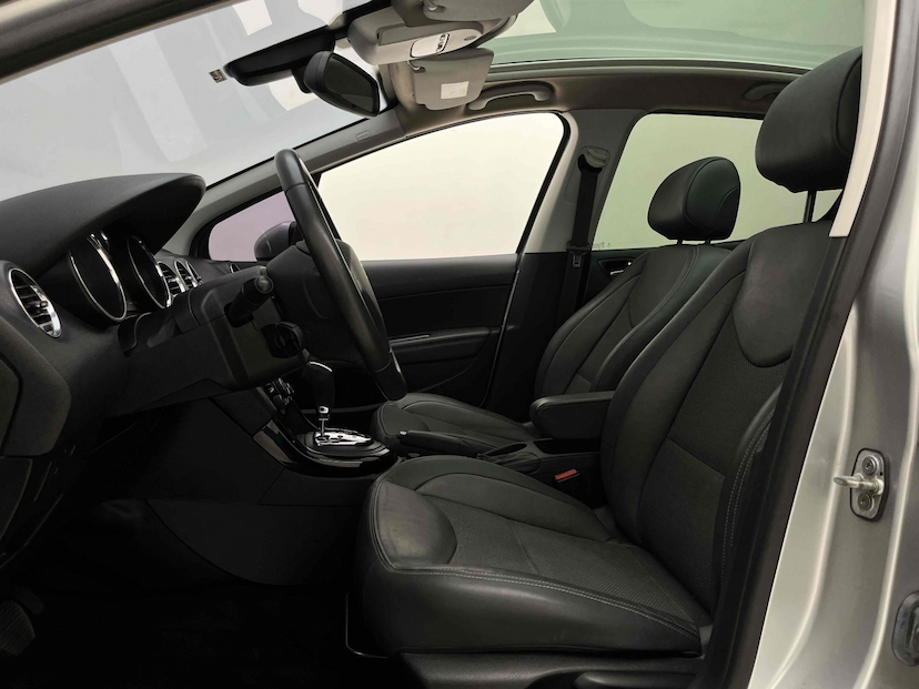 Foto do veículo PEUGEOT 308 1.6 ALLURE THP 16V FLEX 4P AUTOMÁTICO 2017 65.333 KM 57.900,00