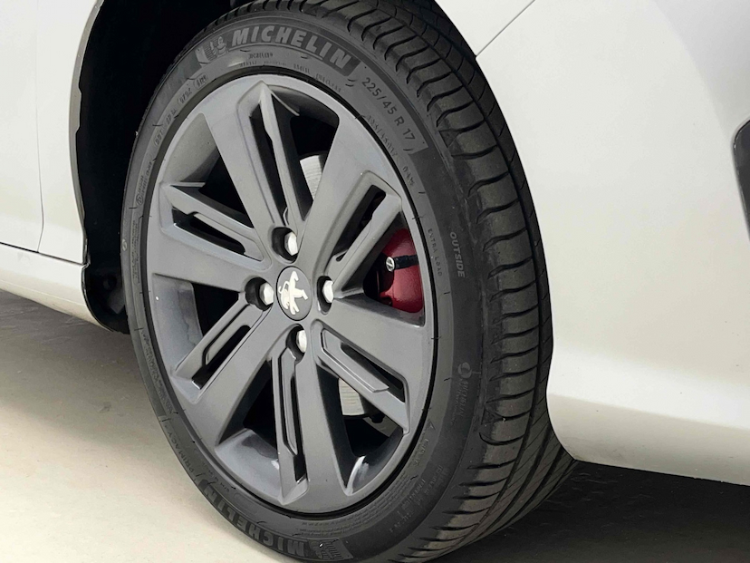 Foto do veículo PEUGEOT 308 1.6 ALLURE THP 16V FLEX 4P AUTOMÁTICO 2017 65.333 KM 57.900,00