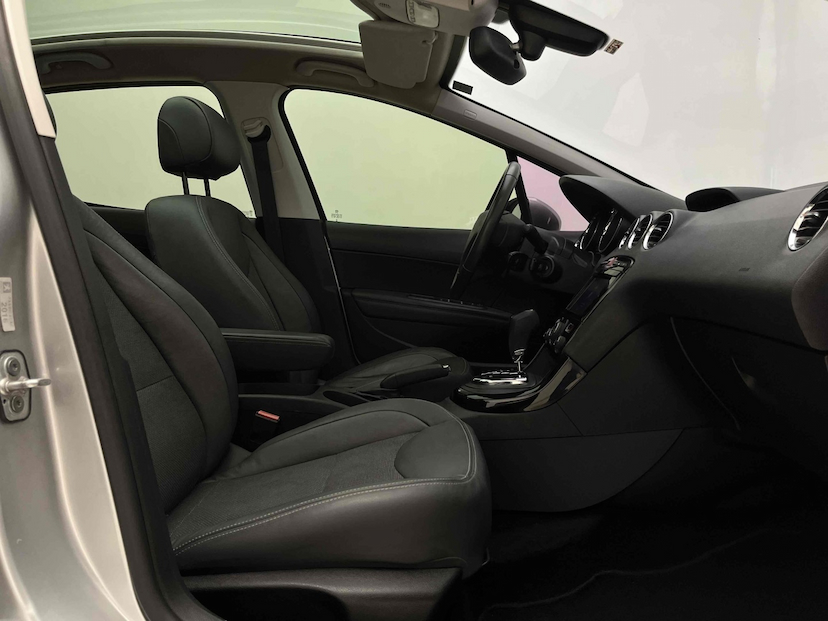 Foto do veículo PEUGEOT 308 1.6 ALLURE THP 16V FLEX 4P AUTOMÁTICO 2017 65.333 KM 57.900,00