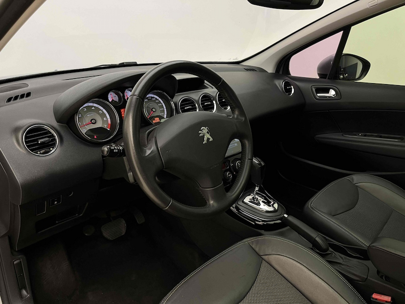 Foto do veículo PEUGEOT 308 1.6 ALLURE THP 16V FLEX 4P AUTOMÁTICO 2017 65.333 KM 57.900,00