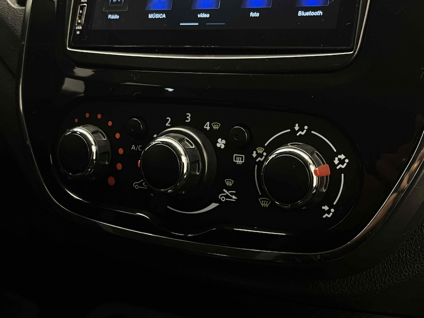 Foto do veículo RENAULT CAPTUR 1.6 16V SCE FLEX ZEN X-TRONIC 2019 69.086 KM 72.900,00
