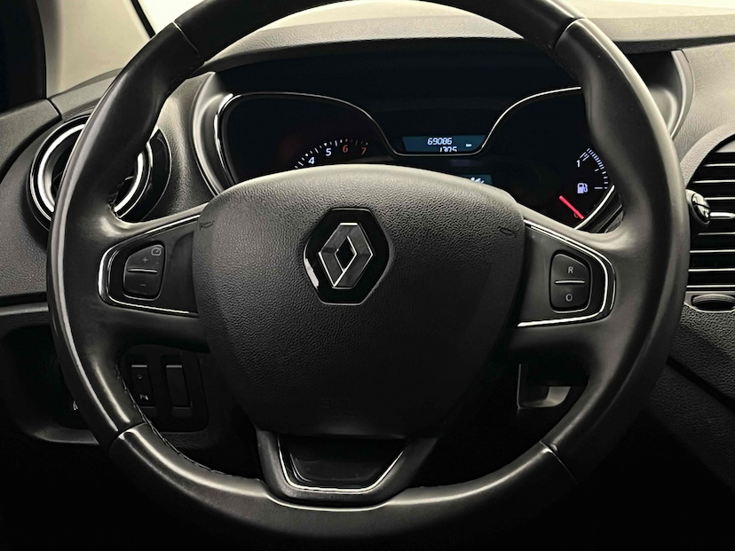 Foto do veículo RENAULT CAPTUR 1.6 16V SCE FLEX ZEN X-TRONIC 2019 69.086 KM 72.900,00