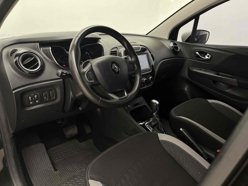 Foto do veículo RENAULT CAPTUR 1.6 16V SCE FLEX ZEN X-TRONIC 2019 69.086 KM 72.900,00
