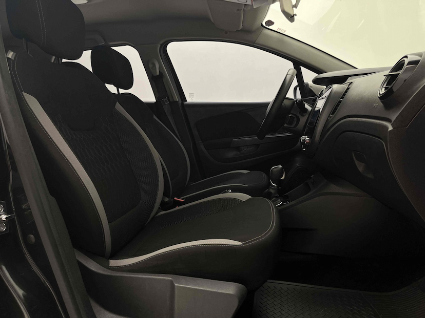 Foto do veículo RENAULT CAPTUR 1.6 16V SCE FLEX ZEN X-TRONIC 2019 69.086 KM 72.900,00