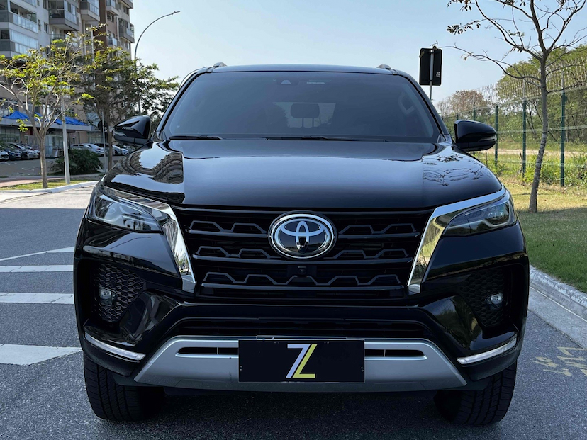 Foto do veículo TOYOTA HILUX SW4 2.8 D-4D TURBO DIESEL SRX 7L 4X4 AUTOMÁTICO 2024 0 KM 0,00
