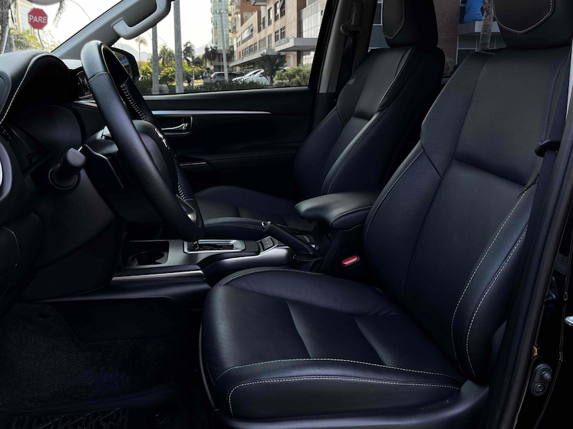 Foto do veículo TOYOTA HILUX SW4 2.8 D-4D TURBO DIESEL SRX 7L 4X4 AUTOMÁTICO 2024 0 KM 0,00