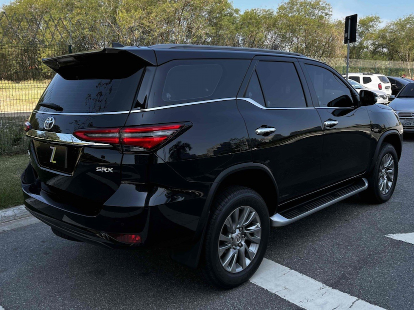 Foto do veículo TOYOTA HILUX SW4 2.8 D-4D TURBO DIESEL SRX 7L 4X4 AUTOMÁTICO 2024 0 KM 0,00