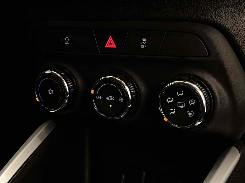Foto do veículo CHEVROLET ONIX 1.0 FLEX LT MANUAL 2020 33.986 KM 61.900,00