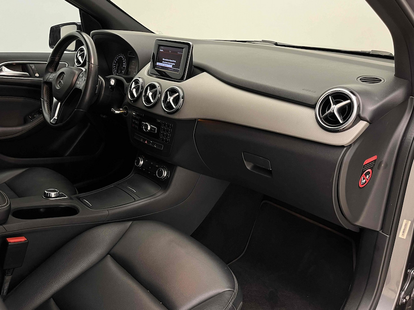 Foto do veículo MERCEDES-BENZ B 200 1.6 TURBO GASOLINA 4P AUTOMÁTICO 2013 77.610 KM 64.900,00