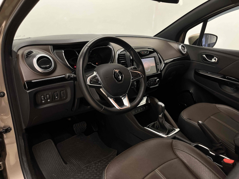 Foto do veículo RENAULT CAPTUR 1.3 TCE FLEX ICONIC X-TRONIC 2022 32.025 KM 98.900,00
