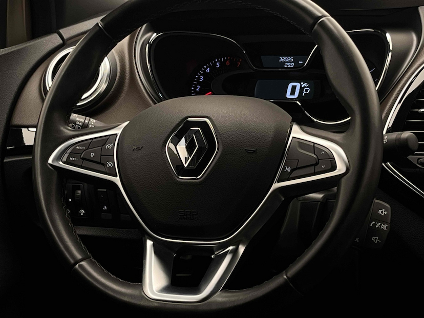 Foto do veículo RENAULT CAPTUR 1.3 TCE FLEX ICONIC X-TRONIC 2022 32.025 KM 98.900,00