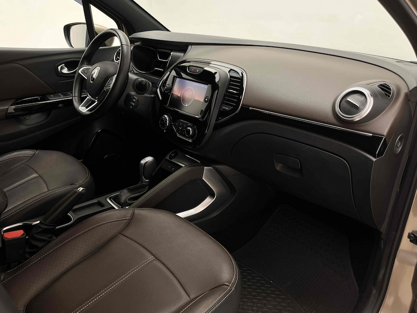 Foto do veículo RENAULT CAPTUR 1.3 TCE FLEX ICONIC X-TRONIC 2022 32.025 KM 98.900,00